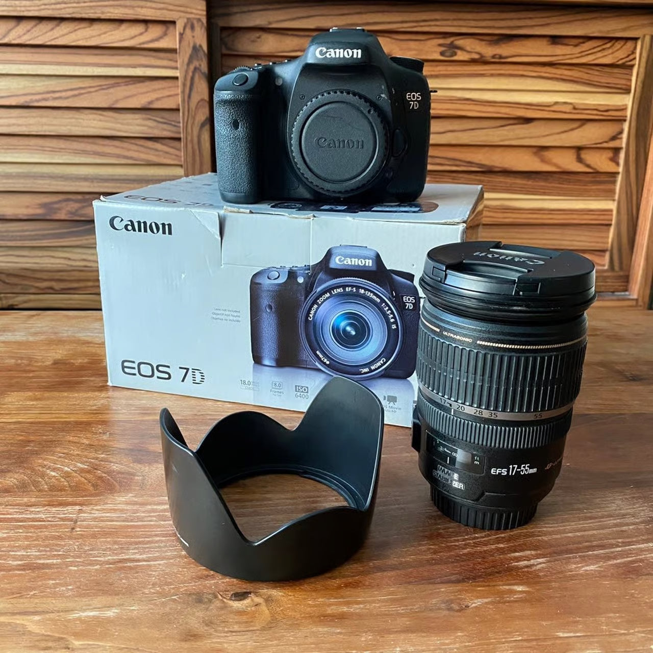 Canon EOS 7D DSLR with EF-S 17-55mm f/2.8 IS USM Lens | Camera Bundle