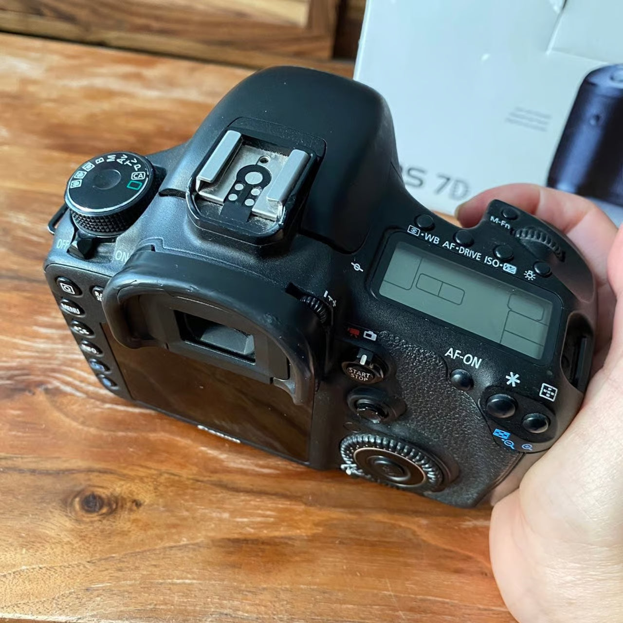 Canon EOS 7D DSLR with EF-S 17-55mm f/2.8 IS USM Lens | Camera Bundle